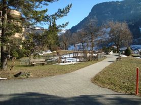 Bild mit Weg zum Heim