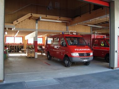 Bild mit Feuerwehrfahrzeug
