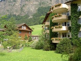 Bild Altersheim im Sommer