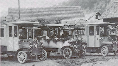 Bild mit Einweihung der Postautos anno 1922